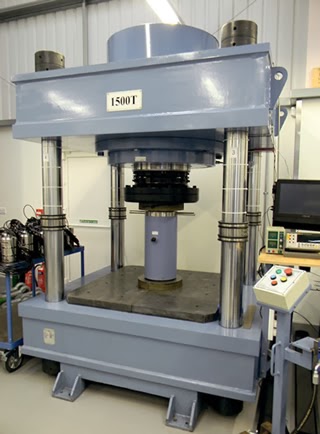 LCM Systems take delivery of new 1500 tonne calibration test machine